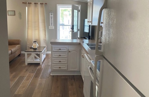 Bayshore Gardens Cabaña | Sea Breeze Cottage