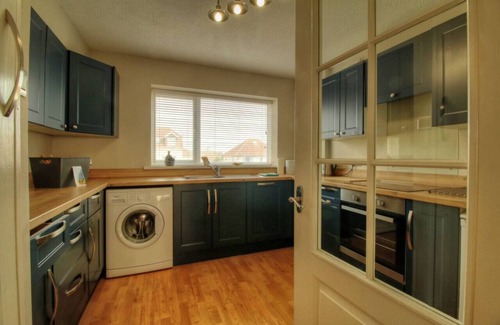 South Hayling Apartamento | Sea Breeze Haven | 4 Beds with Stunning Views