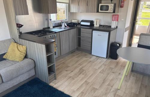 Aberystwyth Casa | Sea Breeze Retreat 2 Bedroom Pet Friendly Caravan in Clarach Bay
