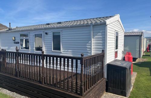 Aberystwyth Casa | Sea Breeze Retreat 2 Bedroom Pet Friendly Caravan in Clarach Bay