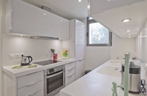 Vouliagmeni Apartamento | Sea Breeze Spacious Apt near Vouliagmeni Beach