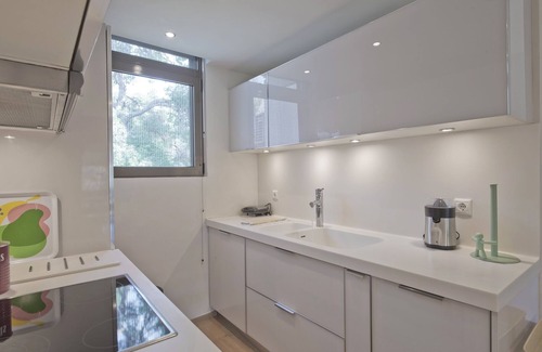 Vouliagmeni Apartamento | Sea Breeze Spacious Apt near Vouliagmeni Beach