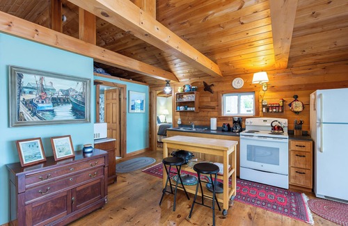 Brunswick Cabaña | Sea Chaser Cottage - Perfect getaway for those drawn to the sea