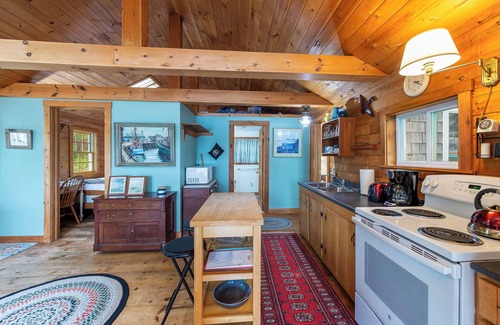 Brunswick Cabaña | Sea Chaser Cottage - Perfect getaway for those drawn to the sea