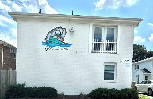 Bayview Apartamento | SEA-clusion 3 cozy 1 bedroom apartment across the street from the beach!