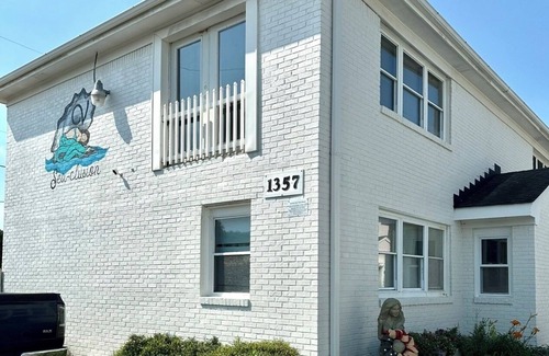 Bayview Apartamento | SEA-clusion 3 cozy 1 bedroom apartment across the street from the beach!