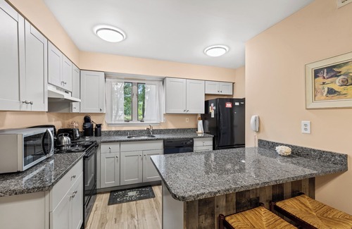 Bethany Beach Condominio | Sea Colony - fully renovated - walk to private beach and tennis - Free wifi