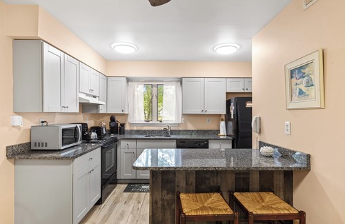 Bethany Beach Condominio | Sea Colony - fully renovated - walk to private beach and tennis - Free wifi