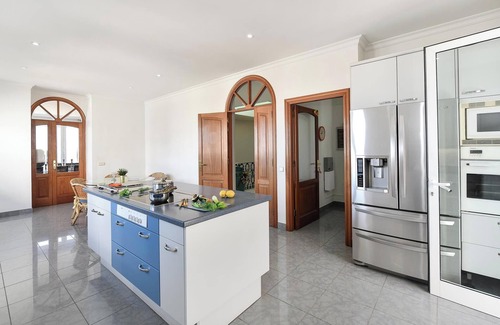 Las Palmas de Gran Canaria Chalet De Esquí | Seaviews Holiday Rental by VillaGranCanaria