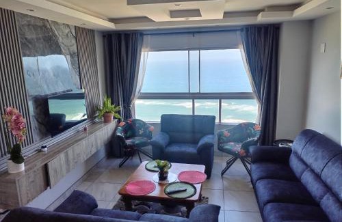 Kingsborough Apartamento | Sea facing apartment 1703 on High Tide Amanzimtoti