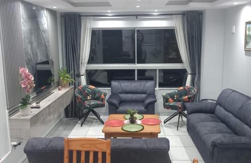 Kingsborough Apartamento | Sea facing apartment 1703 on High Tide Amanzimtoti
