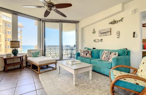 New Smyrna Beach Apartamento | Sea Forever Beachfront Golden Arms 501 ~ Walk to shopping dining night life on Flagler Ave.