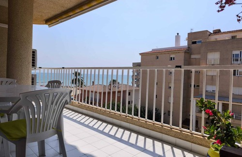 Torreblanca Apartamento | Sea front 2-bedroom apartment with al fresco terrace