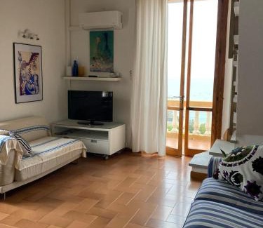 Castiglioncello Apartamento | Sea-front loft in Liberty villa