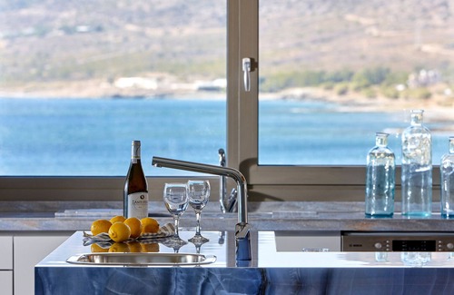 Koutsouras Villa | Villa de 10 dormitorios frente al mar con piscina infinita y spa en el sureste de Creta