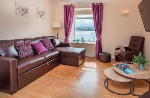 Llanfairpwllgwyngyll Apartamento | Sea Front Spacious Apartment on Anglesey