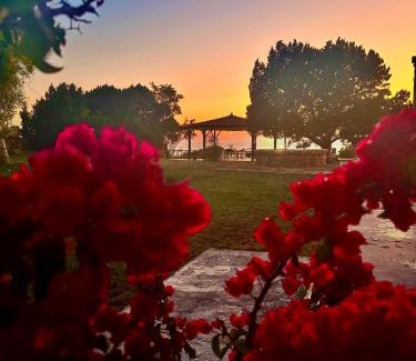 Pyrgos Apartamento | Sea Garden View Apartment at Genari Beach