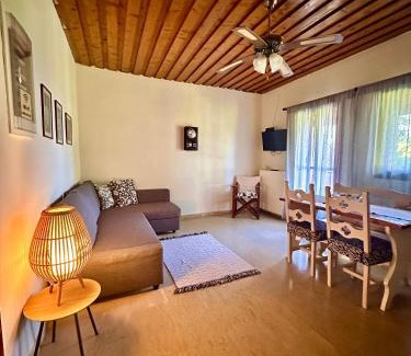 Pyrgos Apartamento | Sea Garden View Apartment at Genari Beach