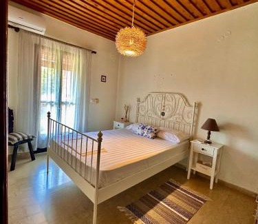 Pyrgos Apartamento | Sea Garden View Apartment at Genari Beach