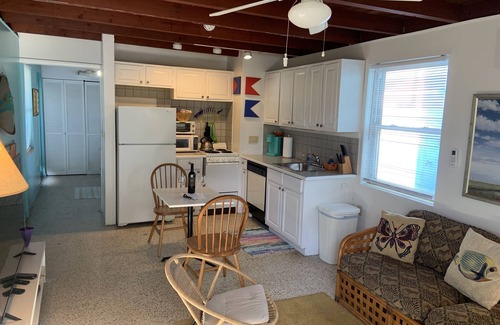 Flagler Beach Cabaña | Sea Grape en Casas de la Playa Central - Downtown Flagler Beach!