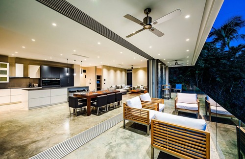 Black Beauty Villa | Sea Haven - Ultra Modern Masterpiece w Ocean View