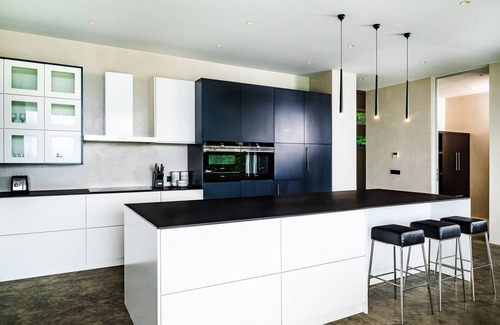 Black Beauty Villa | Sea Haven - Ultra Modern Masterpiece w Ocean View