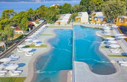 Selce Casa | SEA HOUSE pool, jacuzzi & bikes, SUP - PRIVILEGE POINT camping & villas