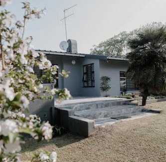 Port Edward Casa | Sea La Vie- beach cottage