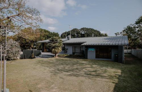 Port Edward Casa | Sea La Vie- beach cottage