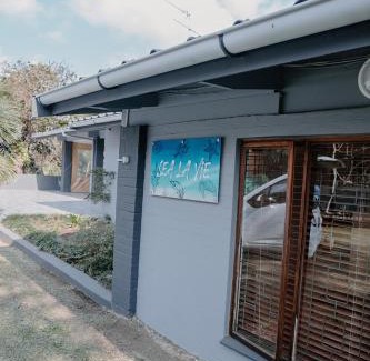 Port Edward Casa | Sea La Vie- beach cottage