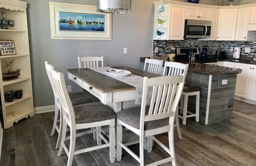 Indian Beach Condominio | Sea La Vie: Direct Oceanfront Condo w/ Pool, Outdoor Storage, Linens Included