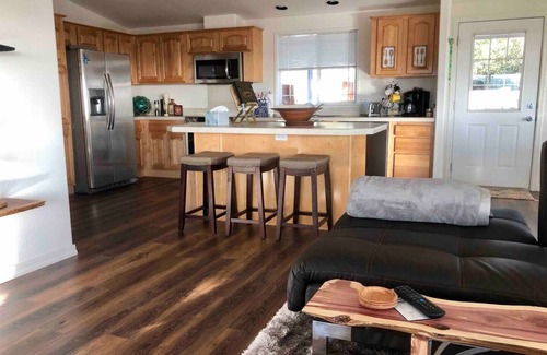 Brookings Casa | 🐳🧜🏽‍♀️Sea La’VIEWS OceanHarborRiverVIEWS wHOT TUB Walk2Ocean LUXURY KingBeds+ EV+FUN