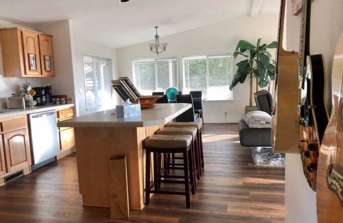 Brookings Casa | 🐳🧜🏽‍♀️Sea La’VIEWS OceanHarborRiverVIEWS wHOT TUB Walk2Ocean LUXURY KingBeds+ EV+FUN