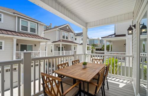 Myrtle Beach Casa | Sea Level - Across from Ocean Dog Friendly Garage