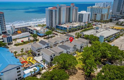Myrtle Beach Casa | Sea Level - Across from Ocean Dog Friendly Garage