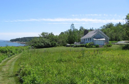 Brooklin Cabaña | "Sea Meadow" Cottage frente al mar: vistas del faro y playa privada