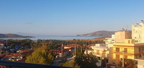 Lavreotiki Apartamento | Sea & Mountain Apartment Close to Port and City