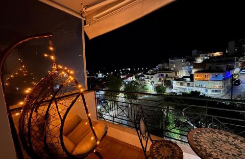 Lavreotiki Apartamento | Sea & Mountain Apartment Close to Port and City