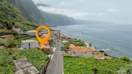 Sao Vicente Apartamento | Sea & Mountain View apartment with open-air Patio & Parking