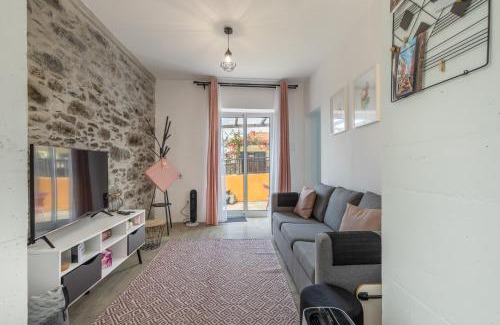 Sao Vicente Apartamento | Sea & Mountain View apartment with open-air Patio & Parking