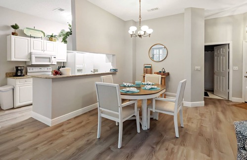 Wabasso Beach Condominio | Sea Oaks Tennis Villa near beach, pools, pickleball and tennis courts!!