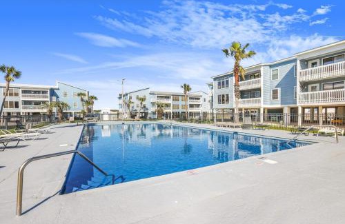 Gulf Shores Casa | Sea Oats 102C- Beach view Pool 25 steps to beach