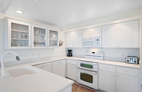Boca Grande Condominio | Sea Oats 151 - End Unit - Elevators = Beachfront, End Unit - Tennis