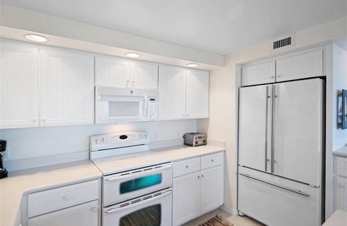 Boca Grande Condominio | Sea Oats 151 - End Unit - Elevators = Beachfront, End Unit - Tennis