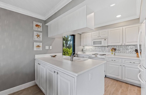 Boca Grande Condominio | Sea Oats C-157, Beachfront 2-bedroom, 2-bath condo