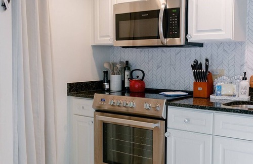Night Heron Villa | SEA PINES-Bike to Beach, Dog Friendly Cottage
