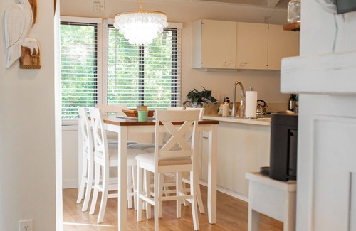 Night Heron Casa | Sea Pines Villa Steps to Beach Coffee Bar King Bed