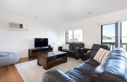 Dromana Casa | Sea Quinn Escape - Steps to Dromana Beach and Dining