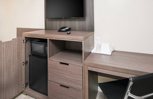 Zaferia Hotel | Sea Rock Inn - Long Beach
