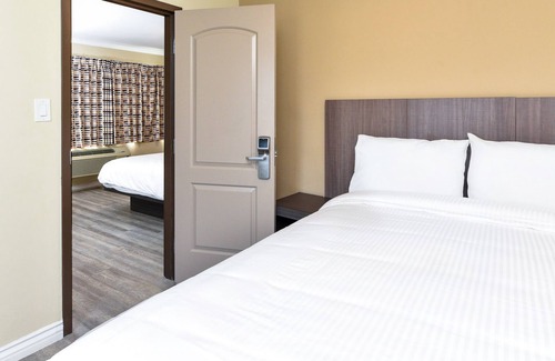 Zaferia Hotel | Sea Rock Inn - Long Beach